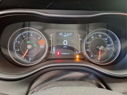 Used 2021 Jeep Cherokee Latitude Plus AWD/4WD image 14
