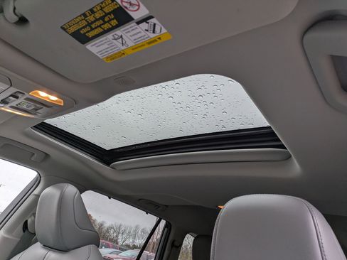 Used 2021 Toyota Highlander Limited image 15