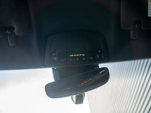 Used 2025 Porsche 718 Cayman RWD image 11
