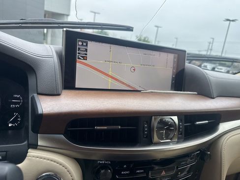 Used 2017 Lexus LX 570 4WD image 13