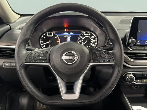 Used 2025 Nissan Altima 2.5 SV FWD image 35