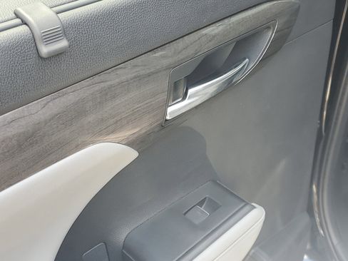 Used 2024 Toyota Highlander Limited AWD/4WD image 14