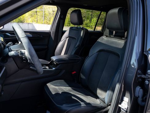 Used 2023 Jeep Grand Cherokee L Laredo image 15