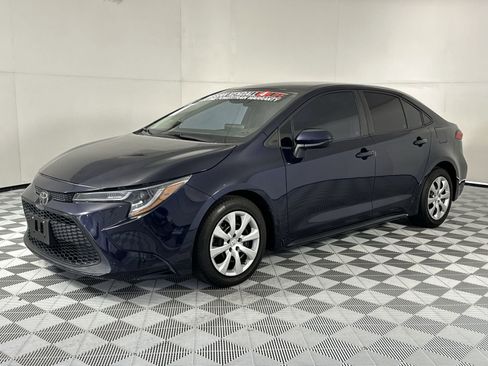 Used 2022 Toyota Corolla LE FWD image 4