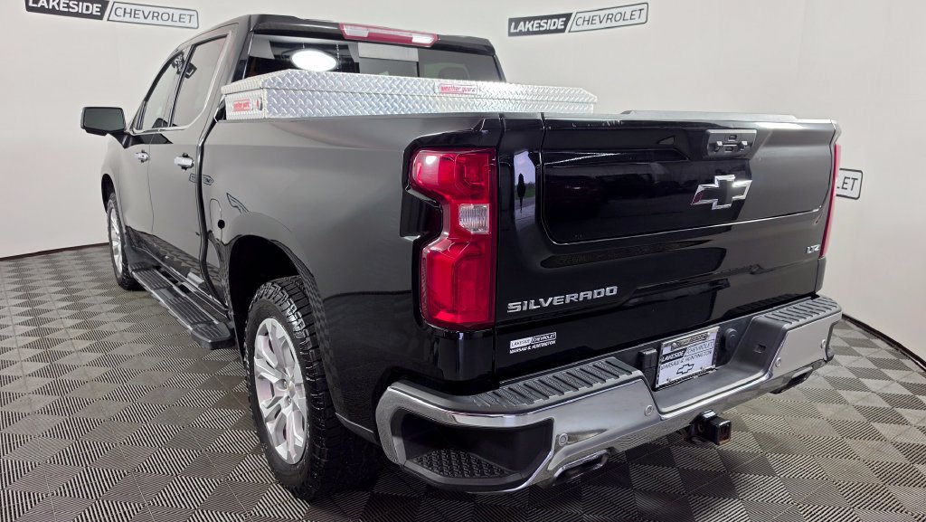 Used 2023 Chevrolet Silverado 1500 LTZ w/ LTZ Convenience Package II AWD/4WD image 3