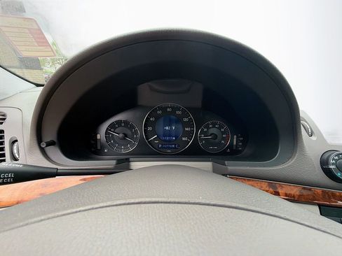 Used 2005 Mercedes-Benz E 320 Sedan image 34