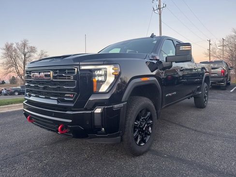 Used 2024 GMC Sierra 2500 AT4 image 7