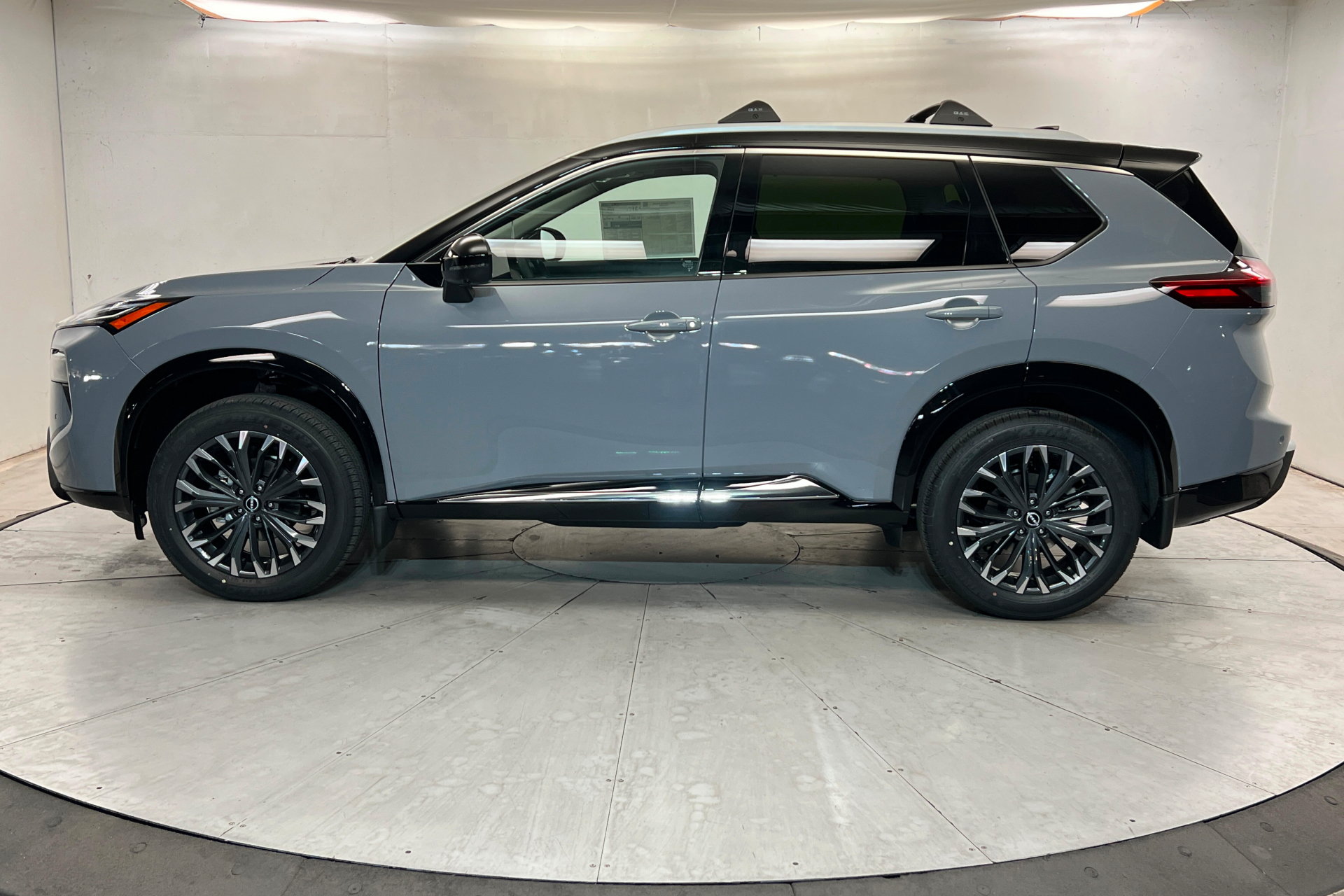 New 2026 Nissan Rogue Platinum w/ Platinum Premium Package AWD/4WD image 2