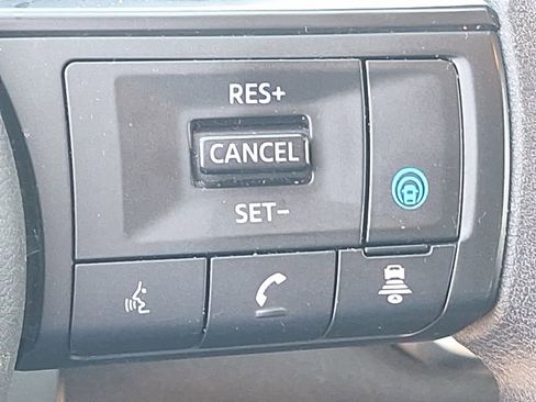 Used 2024 Nissan Rogue SV image 24