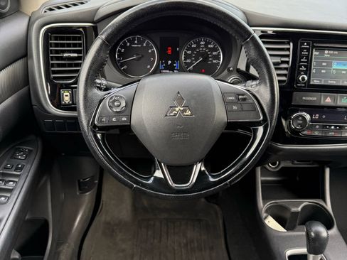 Used 2016 Mitsubishi Outlander SE image 20