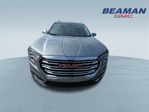Used 2024 GMC Terrain SLT image 2