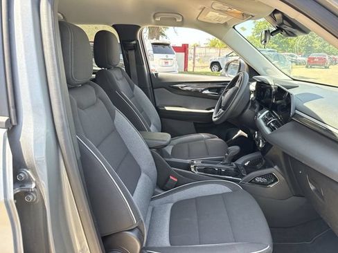 Used 2025 Chevrolet TrailBlazer LT FWD image 29