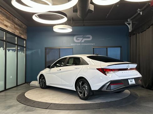 Used 2025 Hyundai Elantra Sport image 5