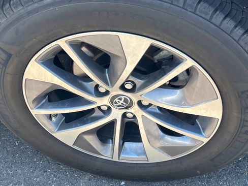 Used 2017 Toyota RAV4 XLE w/ Convenience Package AWD/4WD image 22