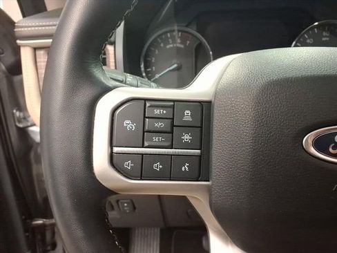 Used 2024 Ford Expedition Limited image 17