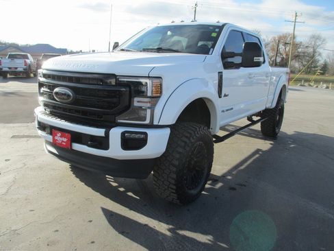 Used 2022 Ford F250 Lariat w/ Black Appearance Package image 8