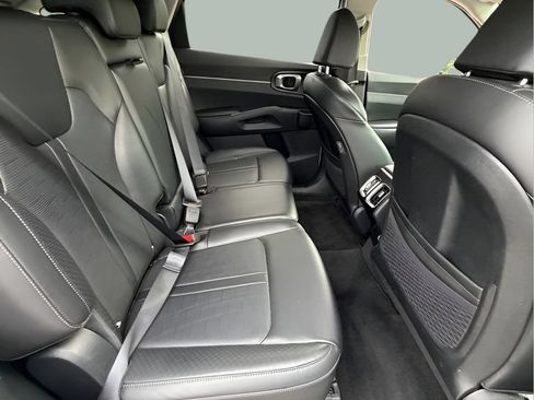 Used 2024 Kia Sorento S FWD image 16