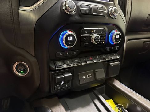 Used 2023 GMC Sierra 3500 Denali w/ Technology Package AWD/4WD image 19