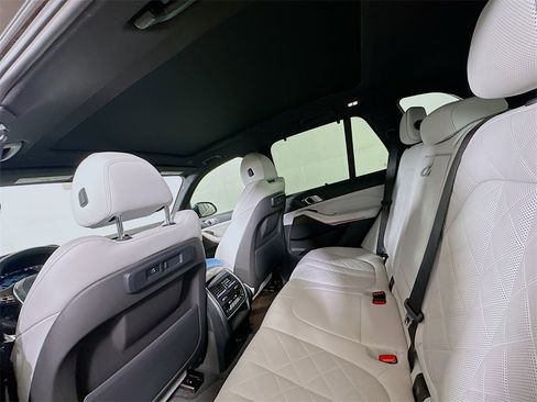 Used 2023 BMW X5 xDrive40i w/ Executive Package image 13