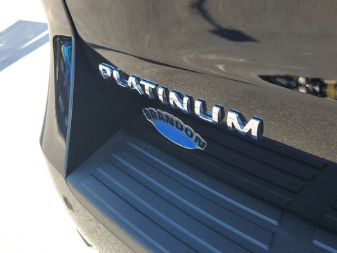 Used 2024 Ford Expedition Platinum image 9