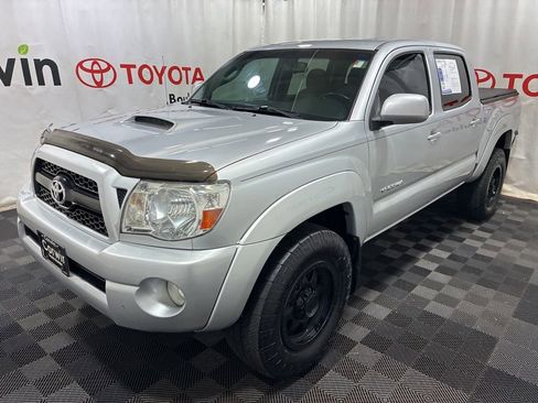 Used 2011 Toyota Tacoma 4x4 Double Cab w/ TRD Sport Pkg image 3