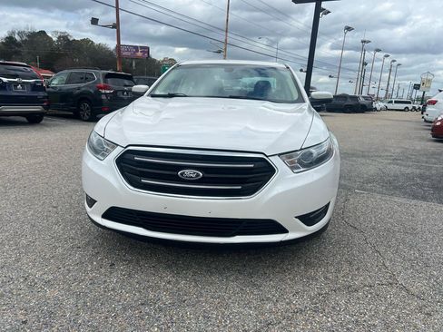 Used 2018 Ford Taurus SEL w/ Equipment Group 201A image 8