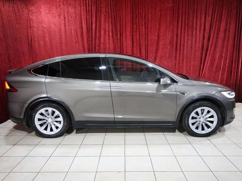 Used 2016 Tesla Model X 75D AWD/4WD image 8