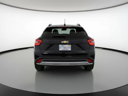 Used 2025 Chevrolet Trax LT image 7