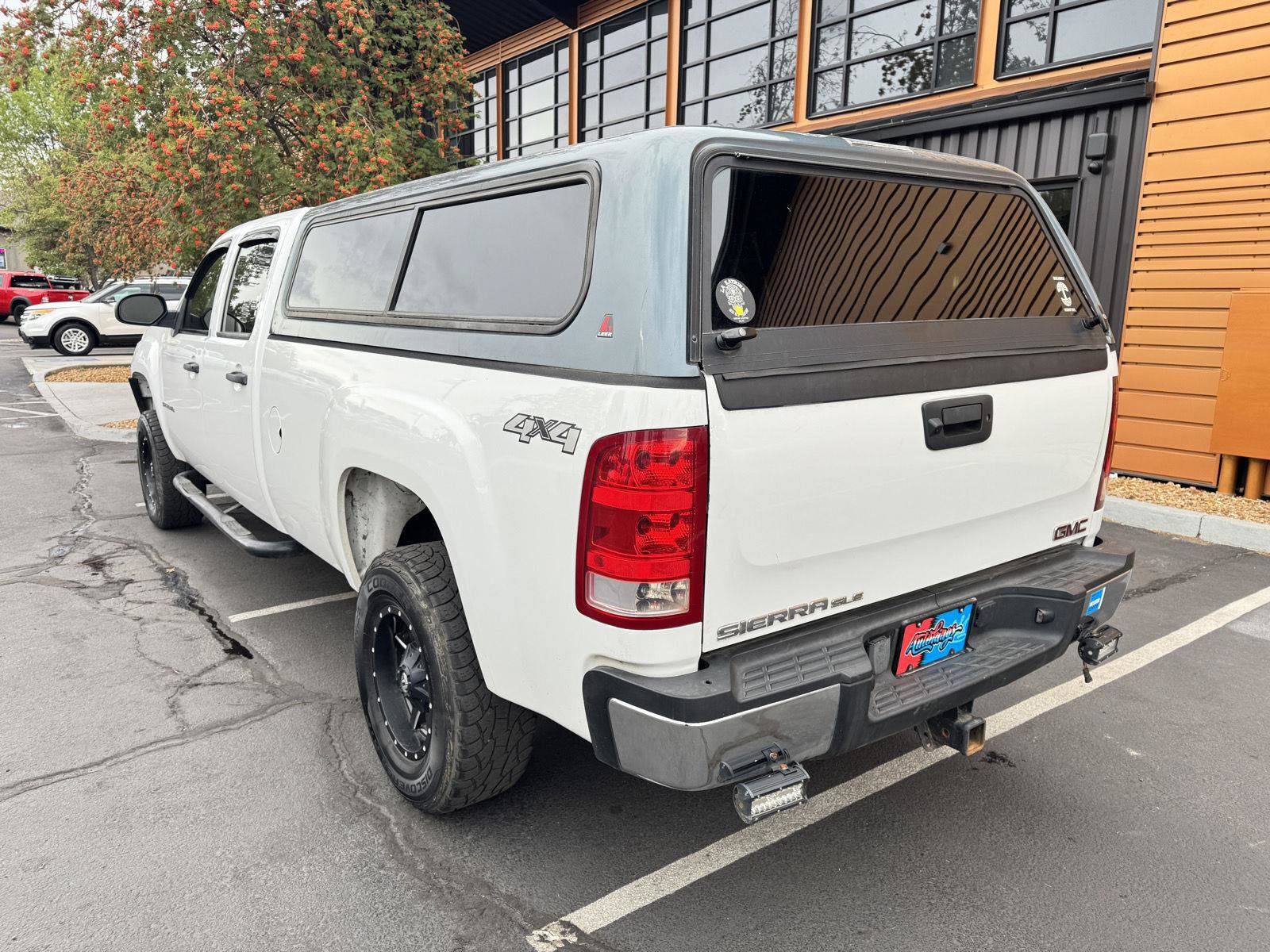 Used 2008 GMC Sierra 2500 SLE w/ SLE2 Preferred Package AWD/4WD image 3