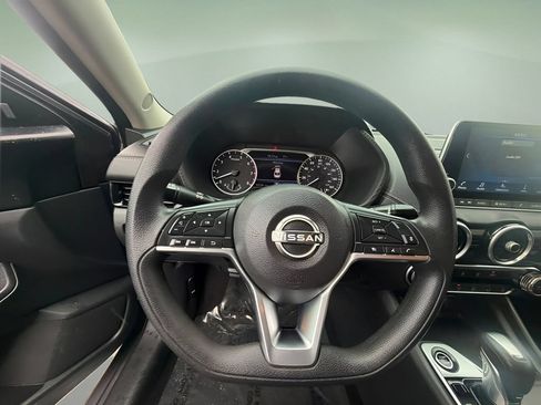 Used 2024 Nissan Sentra SV FWD image 12