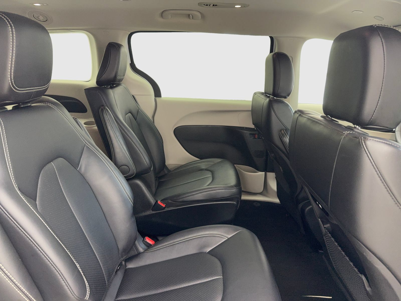 Used 2024 Chrysler Pacifica Limited FWD image 42