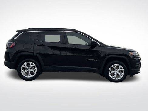 Used 2024 Jeep Compass Latitude image 32