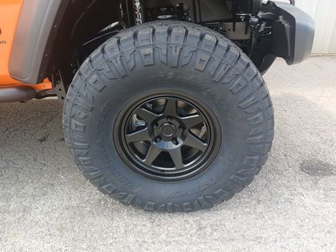 New 2025 Jeep Gladiator Sport image 10