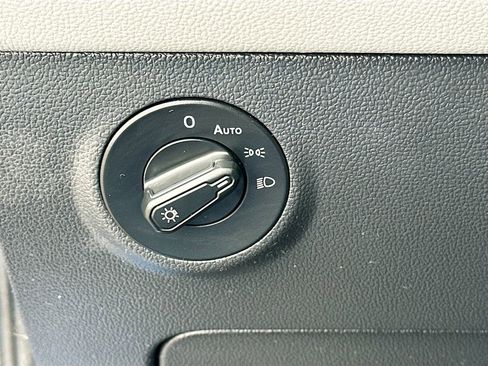 Used 2022 Volkswagen Taos SEL image 10