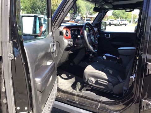 Used 2021 Jeep Gladiator Rubicon w/ Trailer Tow Package AWD/4WD image 5