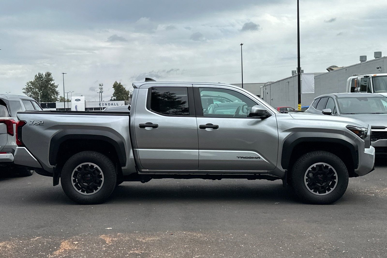 Used 2024 Toyota Tacoma TRD Off-Road w/ TRD Off Road Upgrade Package AWD/4WD image 3