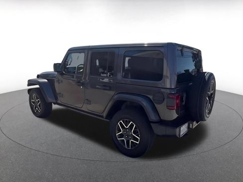 Used 2025 Jeep Wrangler Unlimited Sahara AWD/4WD image 10