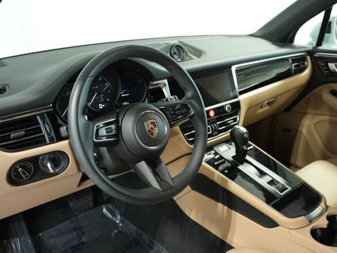 New 2025 Porsche Macan image 4