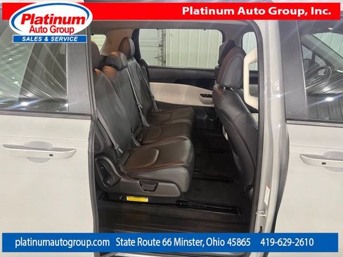 Used 2023 Kia Carnival EX FWD image 39