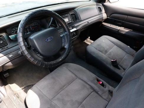 Used 2011 Ford Crown Victoria Police Interceptor w/ Comfort & Convenience Group RWD image 15