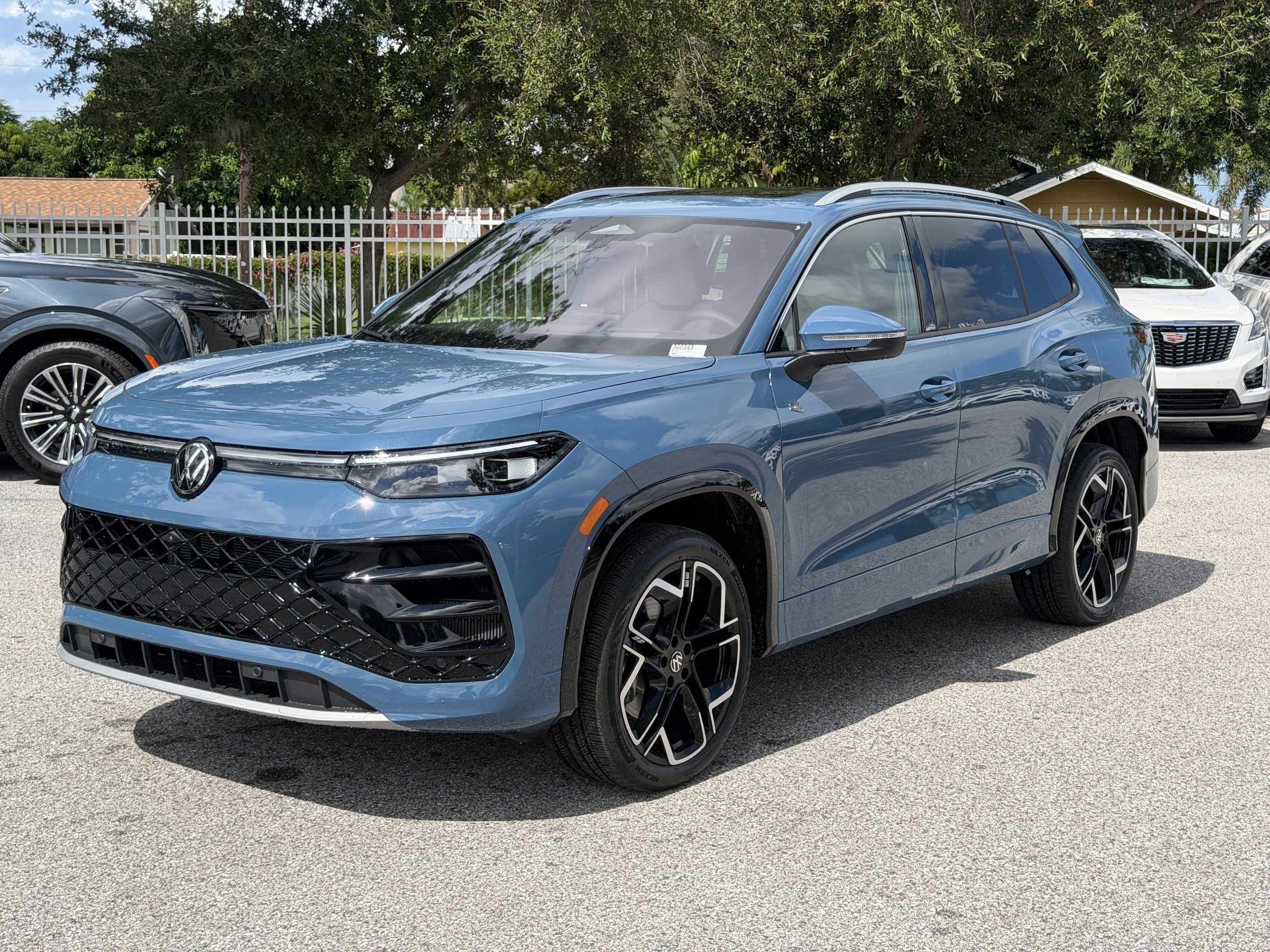 New 2026 Volkswagen Tiguan SEL R-Line AWD/4WD image 3