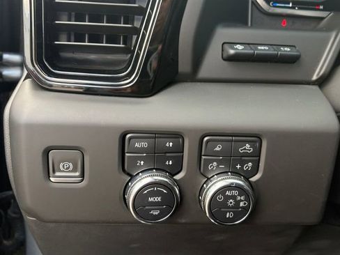 Used 2023 GMC Sierra 1500 AT4 w/ AT4 Premium Package AWD/4WD image 5