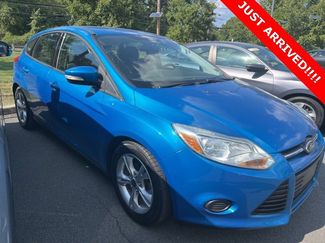 Used 2013 Ford Focus SE w/ SE Winter Pkg image 1