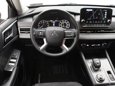 Used 2022 Mitsubishi Outlander SE image 13