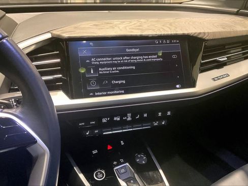 Used 2024 Audi Q4 e-tron Premium Plus image 6