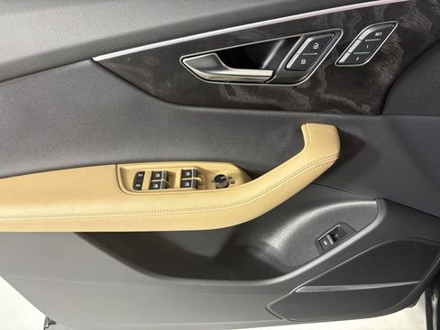 Used 2025 Audi Q8 Prestige image 19