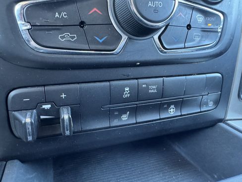 Used 2017 RAM 1500 Classic SLT w/ Luxury Group image 26