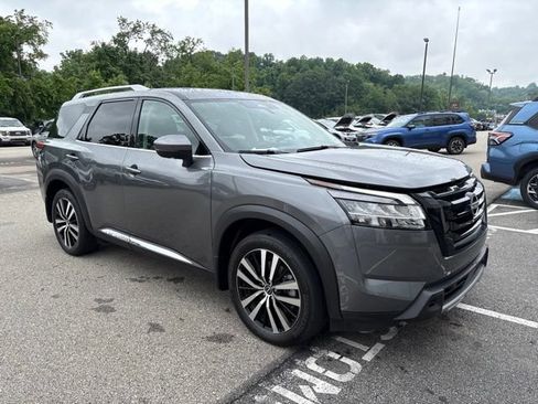 Certified 2024 Nissan Pathfinder Platinum w/ Black Appearance Package AWD/4WD image 7