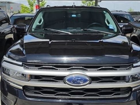 Used 2023 Ford Expedition XLT RWD image 2