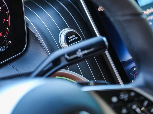 Used 2025 Mercedes-Benz GLC 300 4MATIC image 20